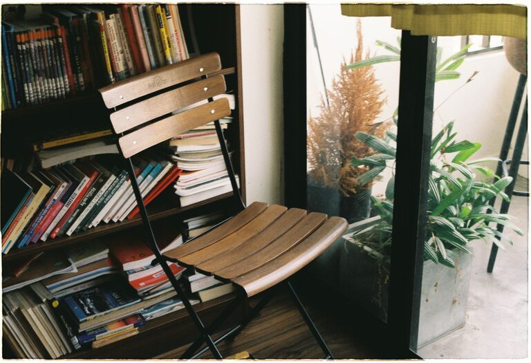 Simple Ways to Create a Cozy Reading Nook at Home
